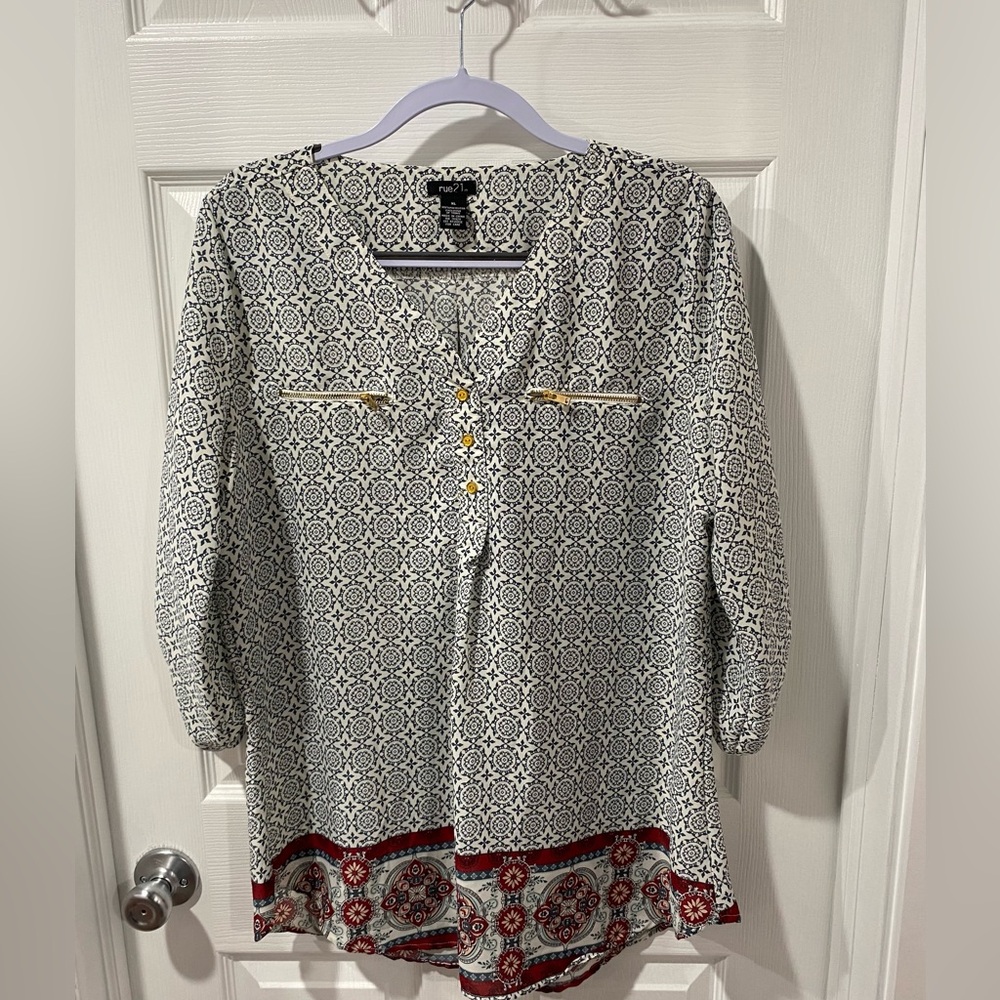 Rue 21 women’s blouse, too, size XL, good condition, polyester